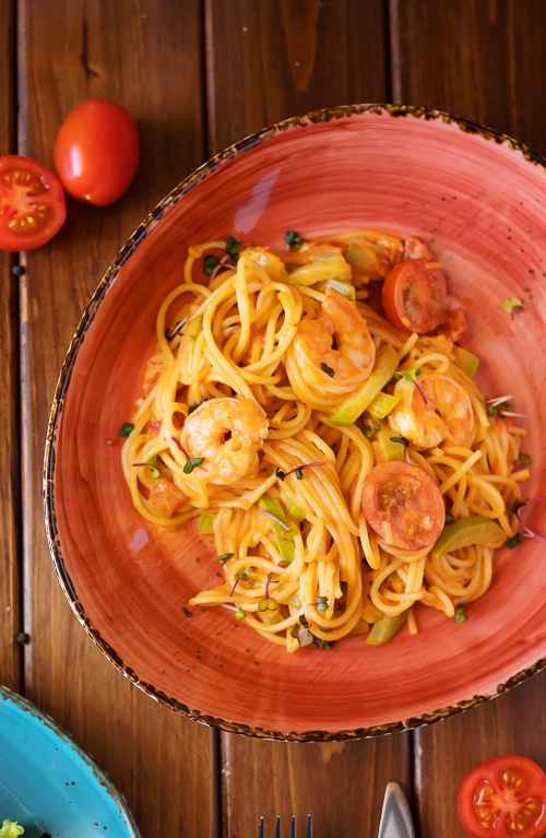 Спагетти с креветкой и овощами 
